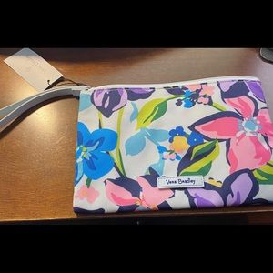 Vera Bradley lighten up wristlet